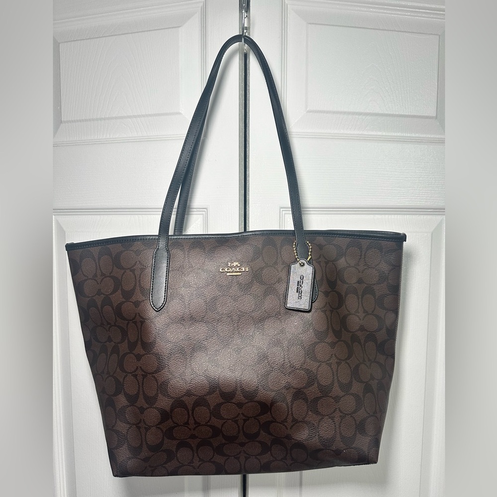 Coach City Tote in Signature Canvas – Brown/Black